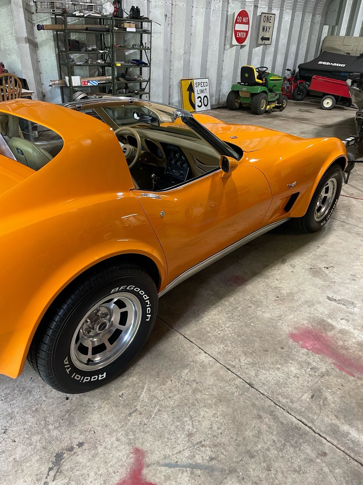 Chevrolet-Corvette-1977-7