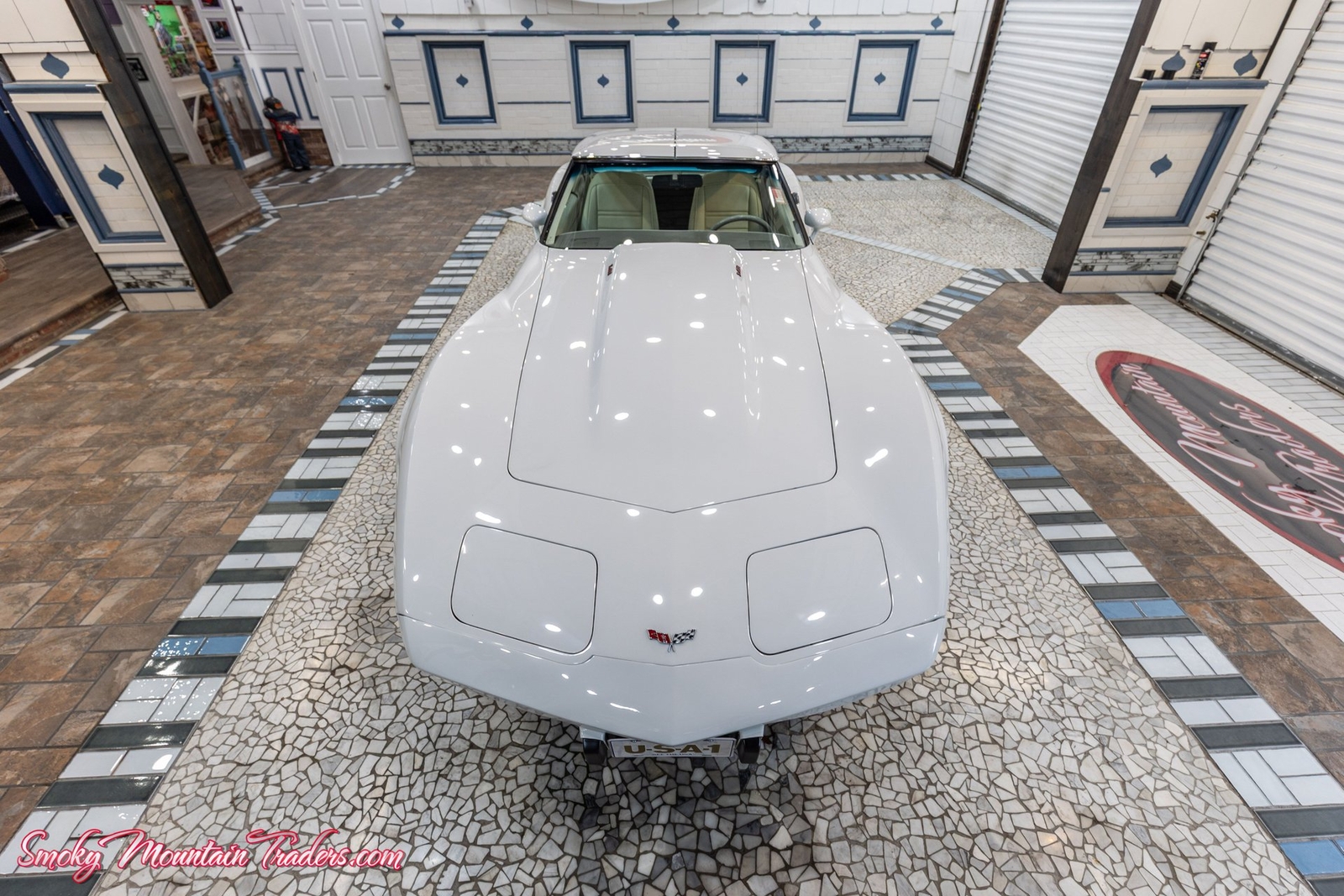 Chevrolet-Corvette-1977-8
