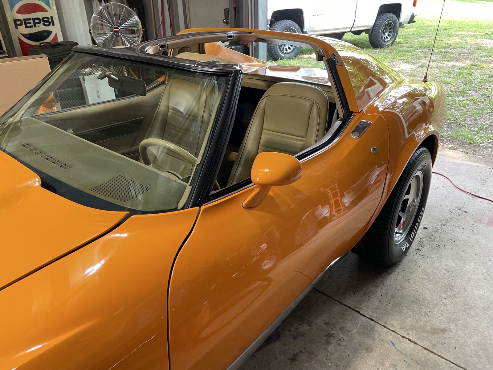 Chevrolet-Corvette-1977-8
