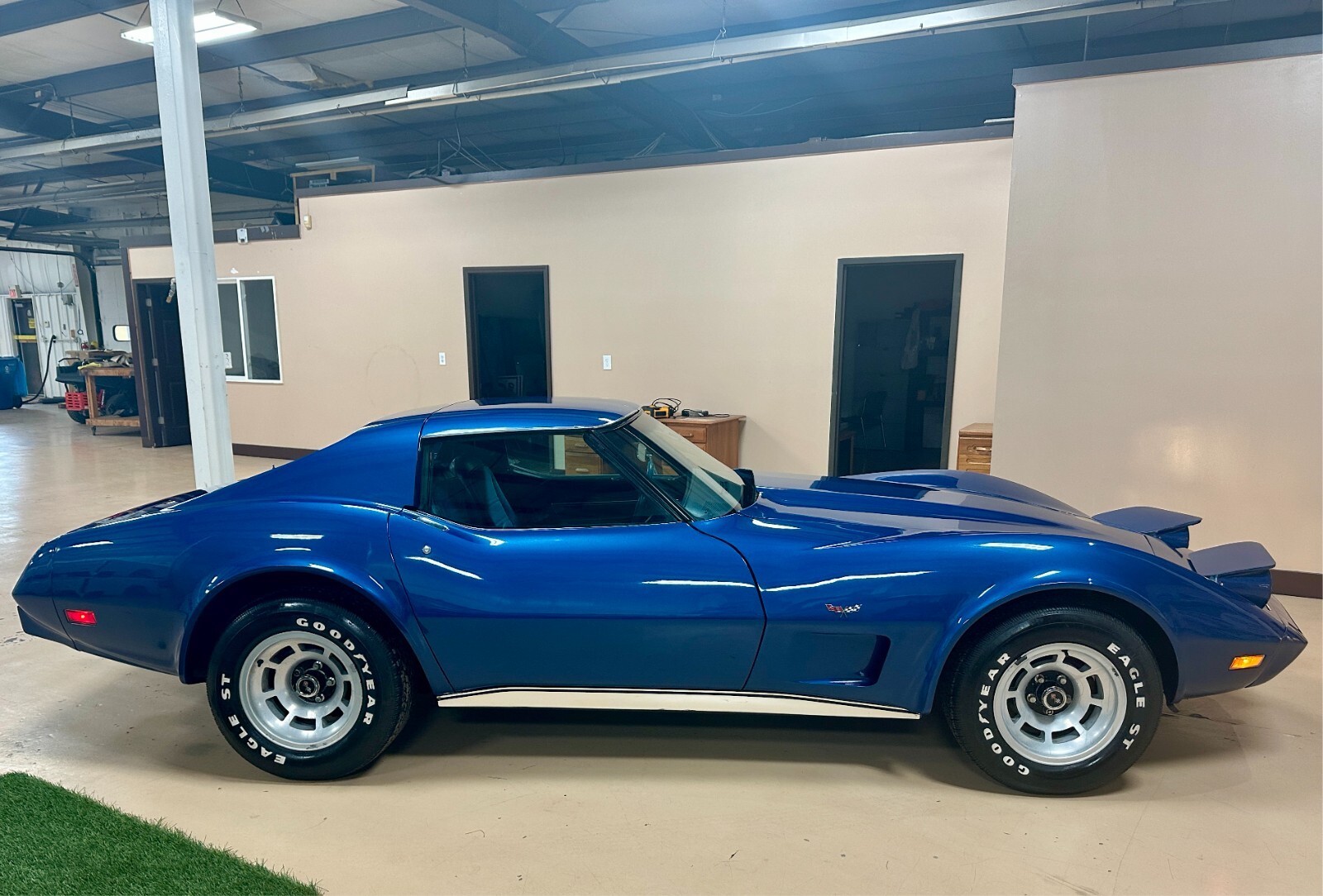 Chevrolet-Corvette-1977-Coupe-1