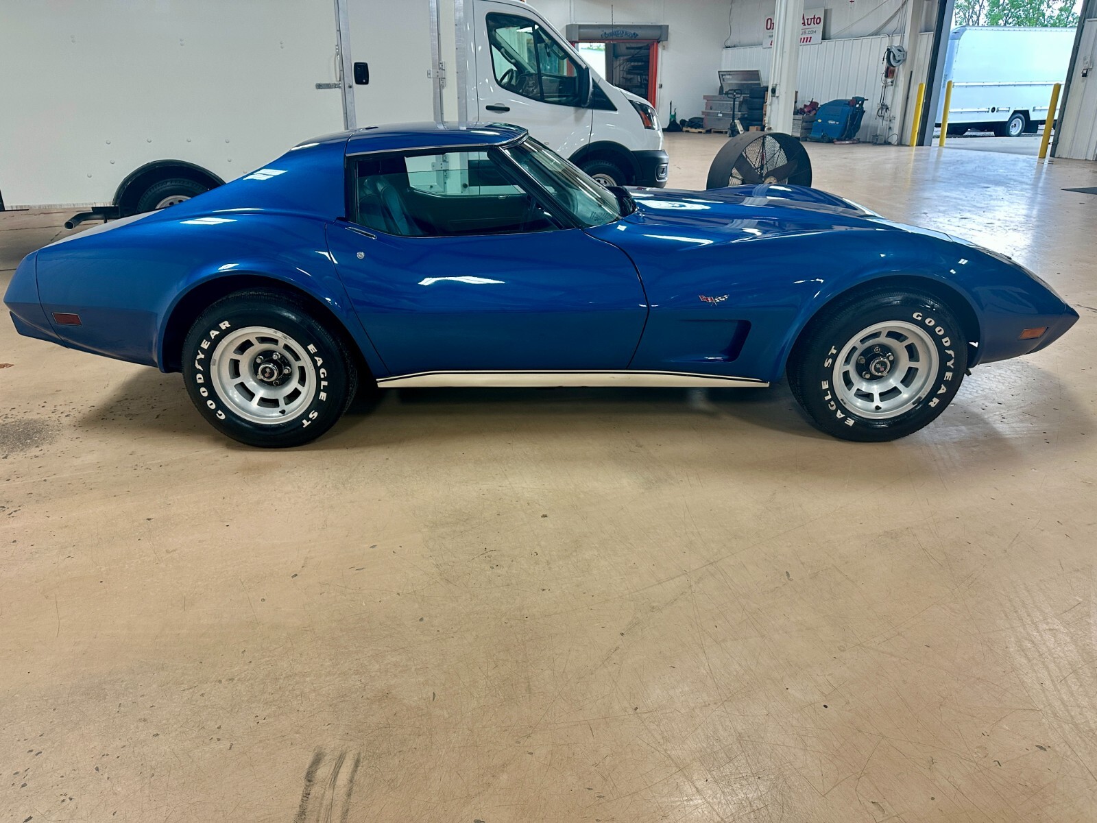 Chevrolet-Corvette-1977-Coupe-18