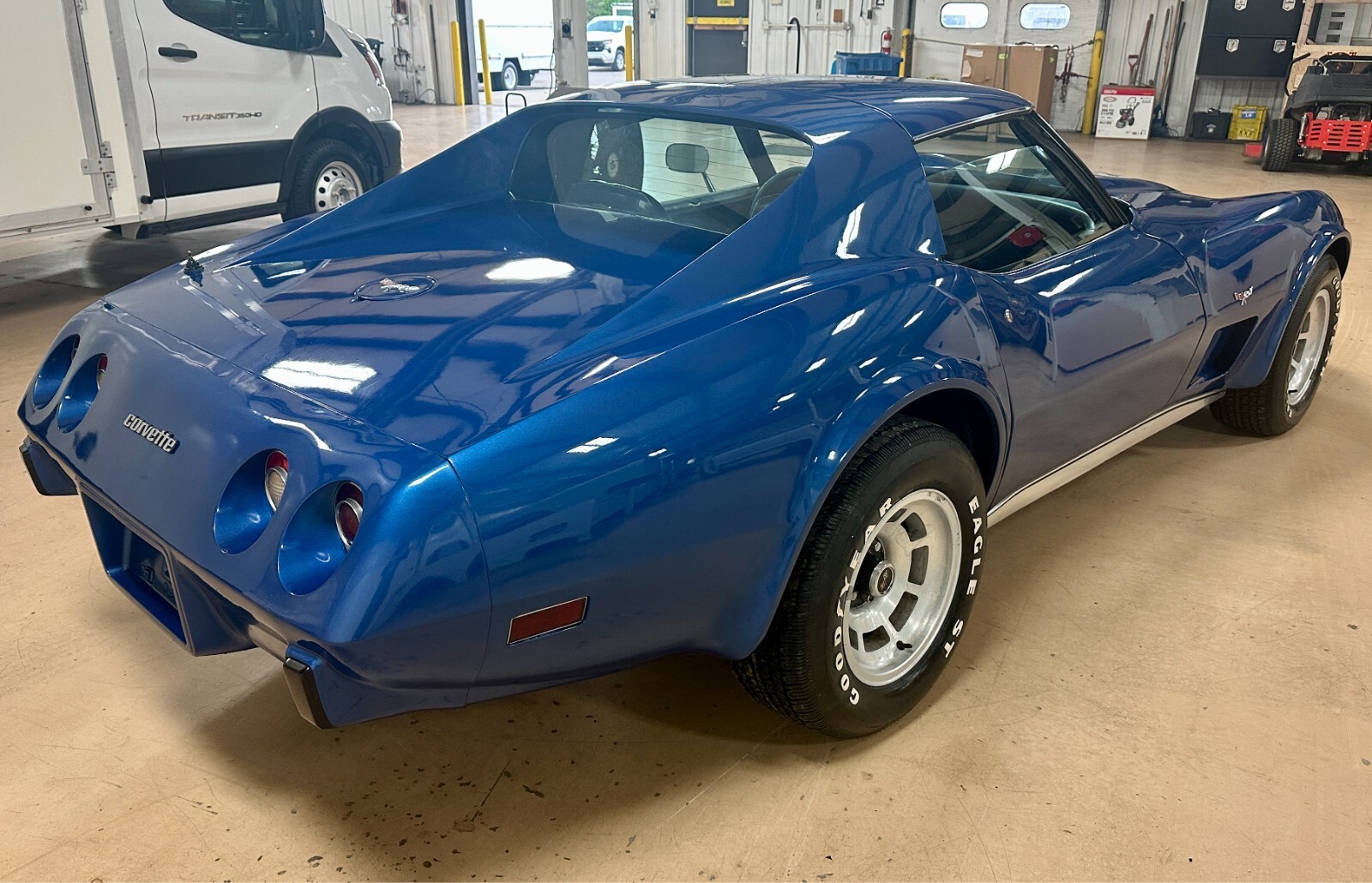 Chevrolet-Corvette-1977-Coupe-19