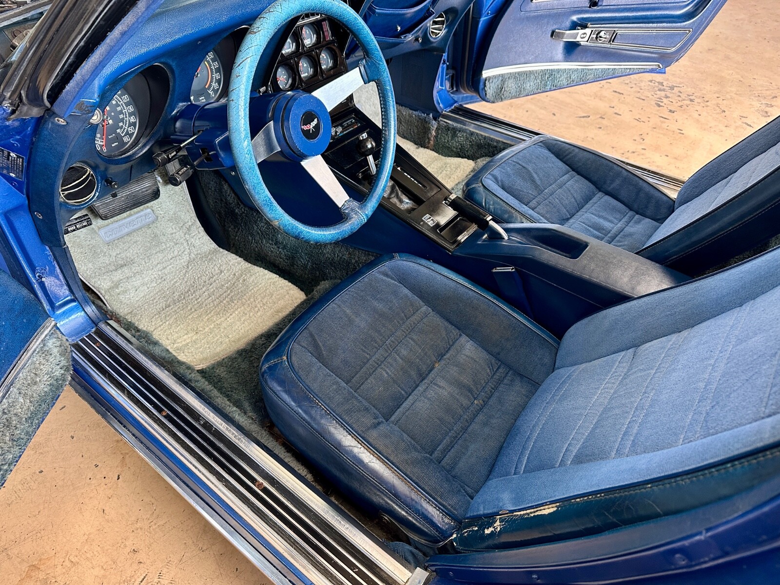 Chevrolet-Corvette-1977-Coupe-25