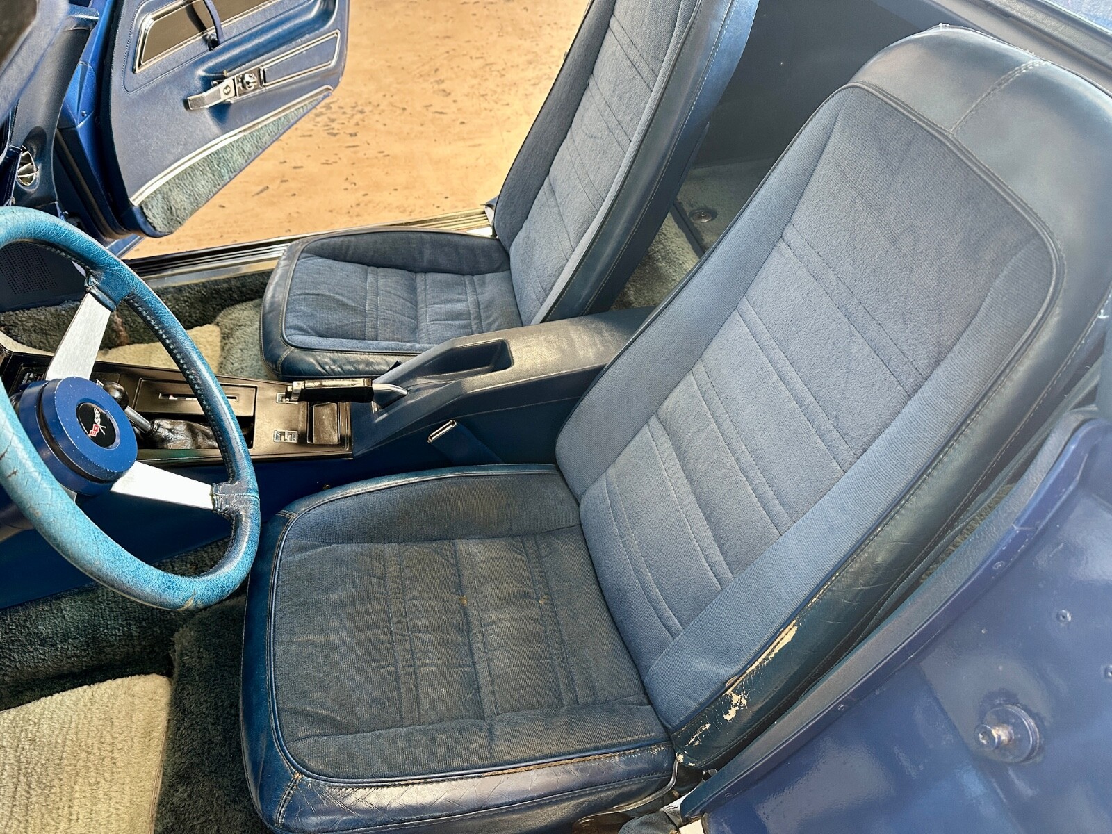 Chevrolet-Corvette-1977-Coupe-26