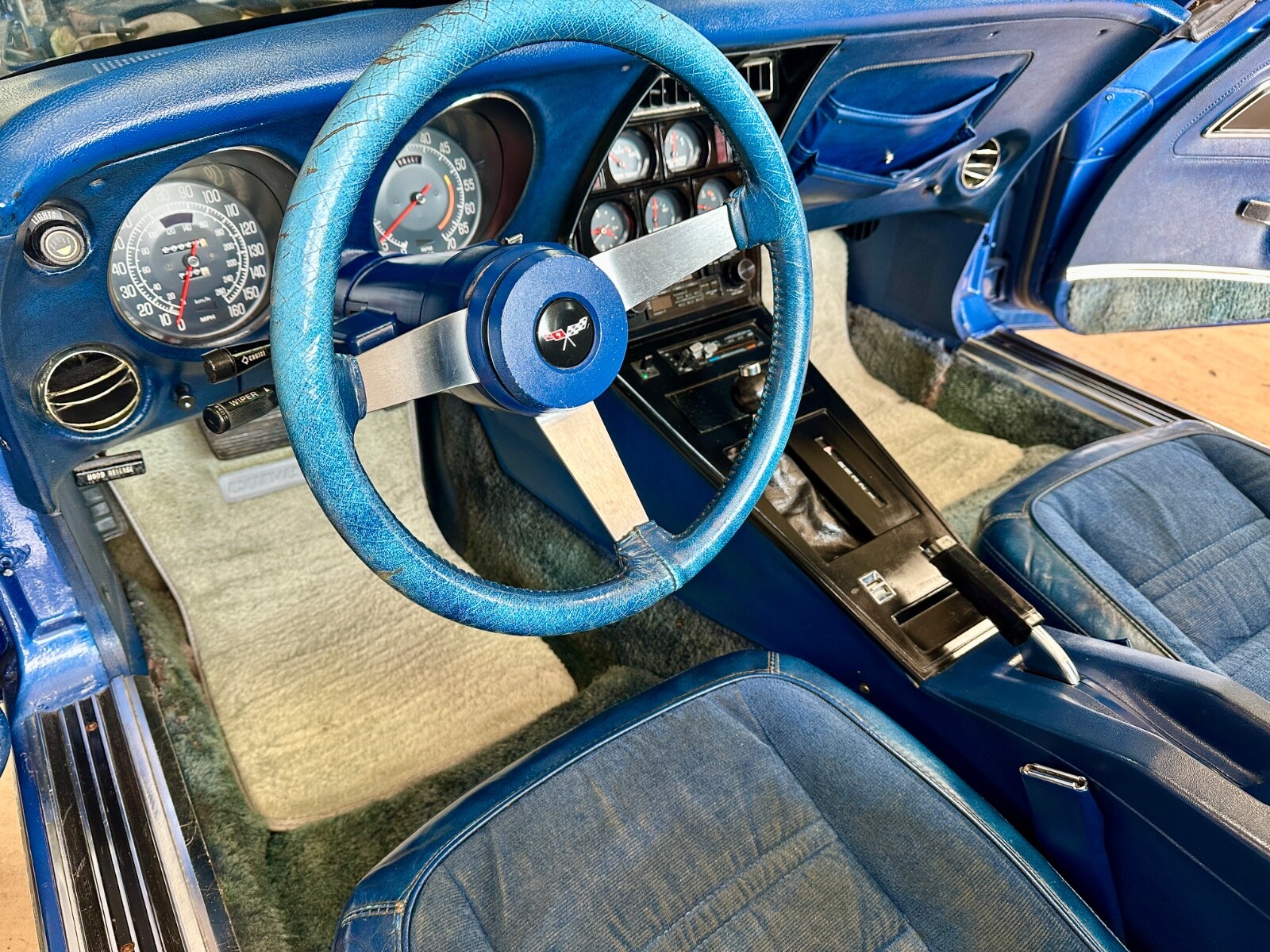 Chevrolet-Corvette-1977-Coupe-27