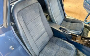 Chevrolet-Corvette-1977-Coupe-31