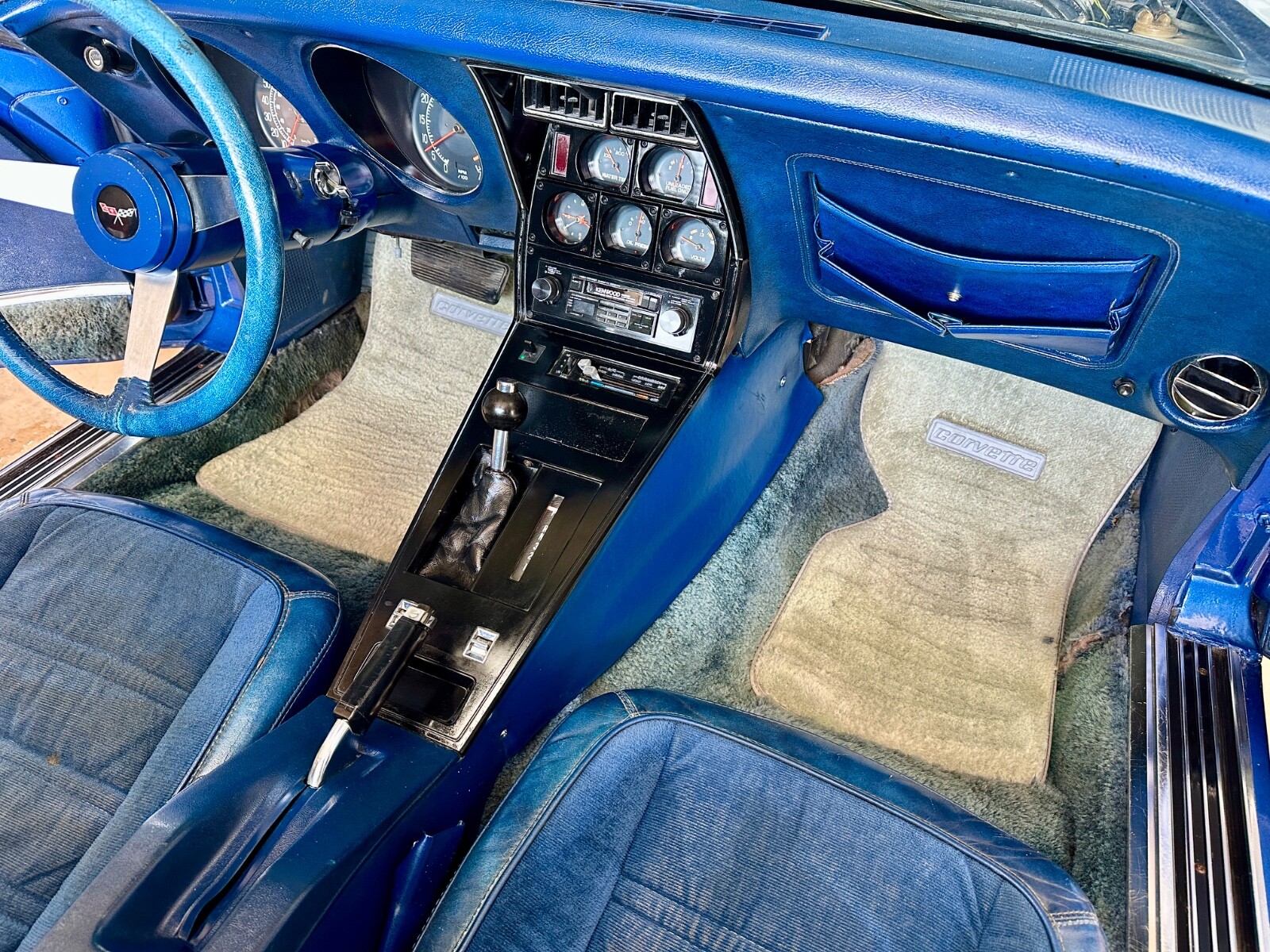 Chevrolet-Corvette-1977-Coupe-32