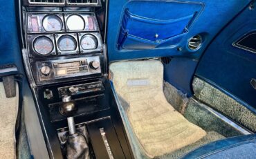 Chevrolet-Corvette-1977-Coupe-34