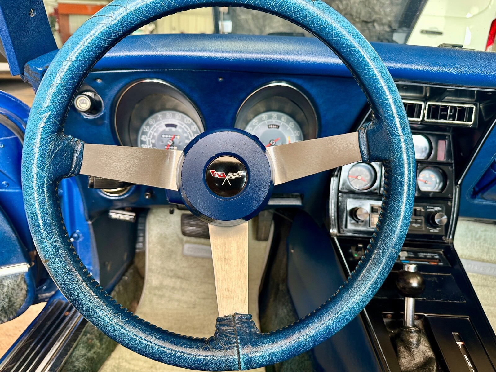 Chevrolet-Corvette-1977-Coupe-35