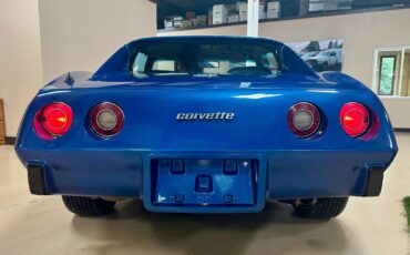 Chevrolet-Corvette-1977-Coupe-4