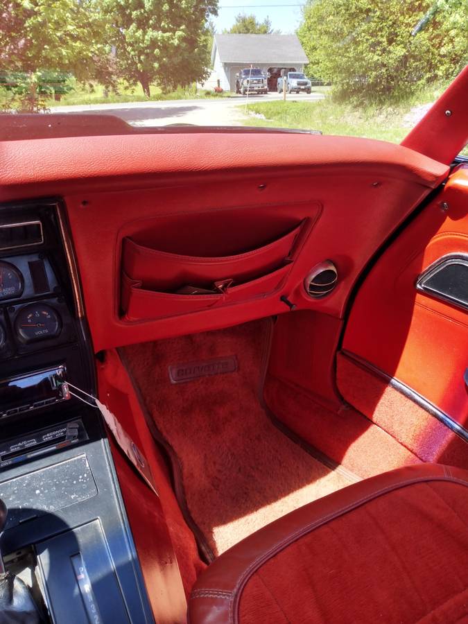 Chevrolet-Corvette-1977-black-3