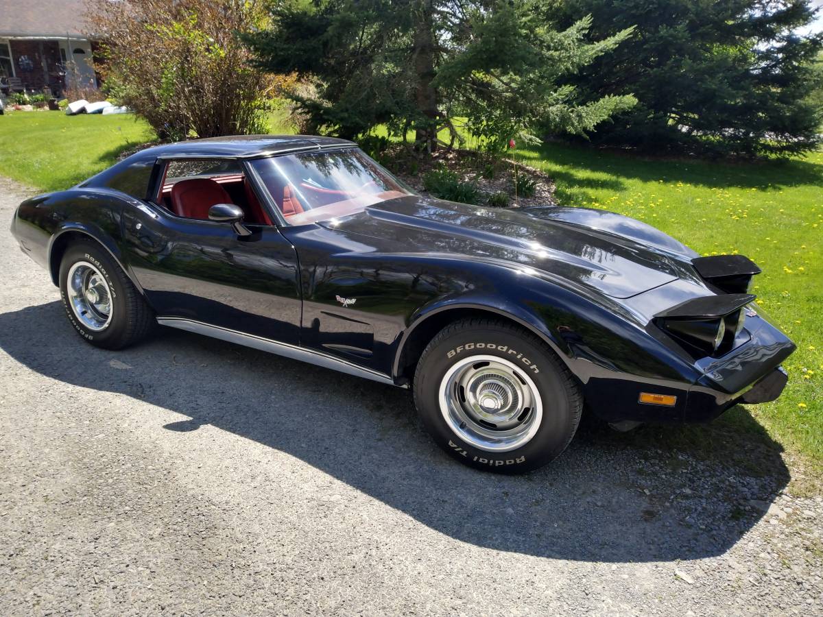 Chevrolet-Corvette-1977-black-9
