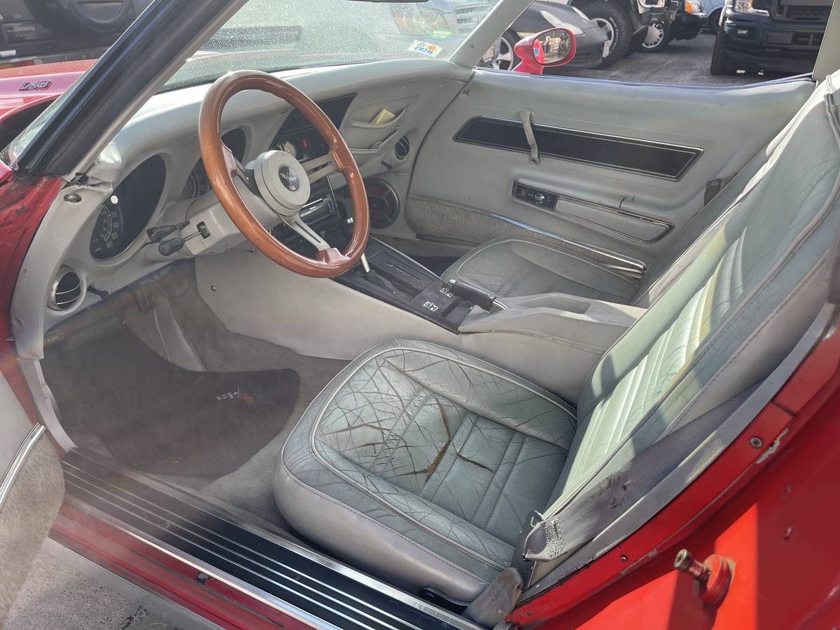 Chevrolet-Corvette-1977-red-11