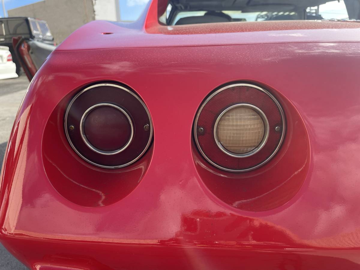 Chevrolet-Corvette-1977-red-22