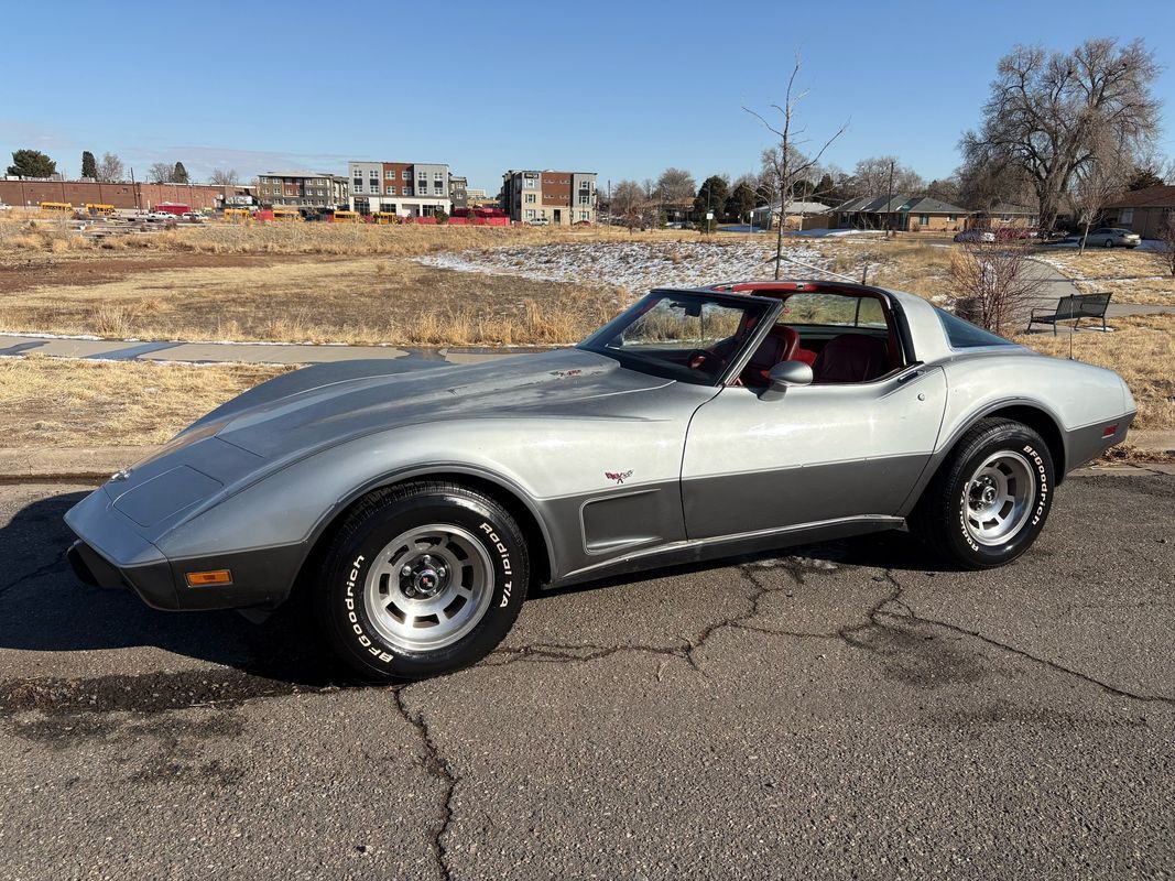 Chevrolet-Corvette-1978-14