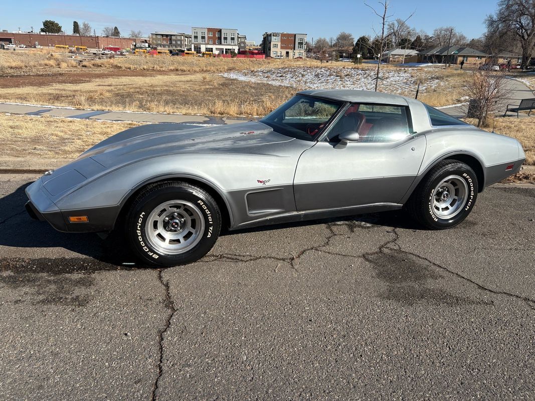Chevrolet-Corvette-1978-16
