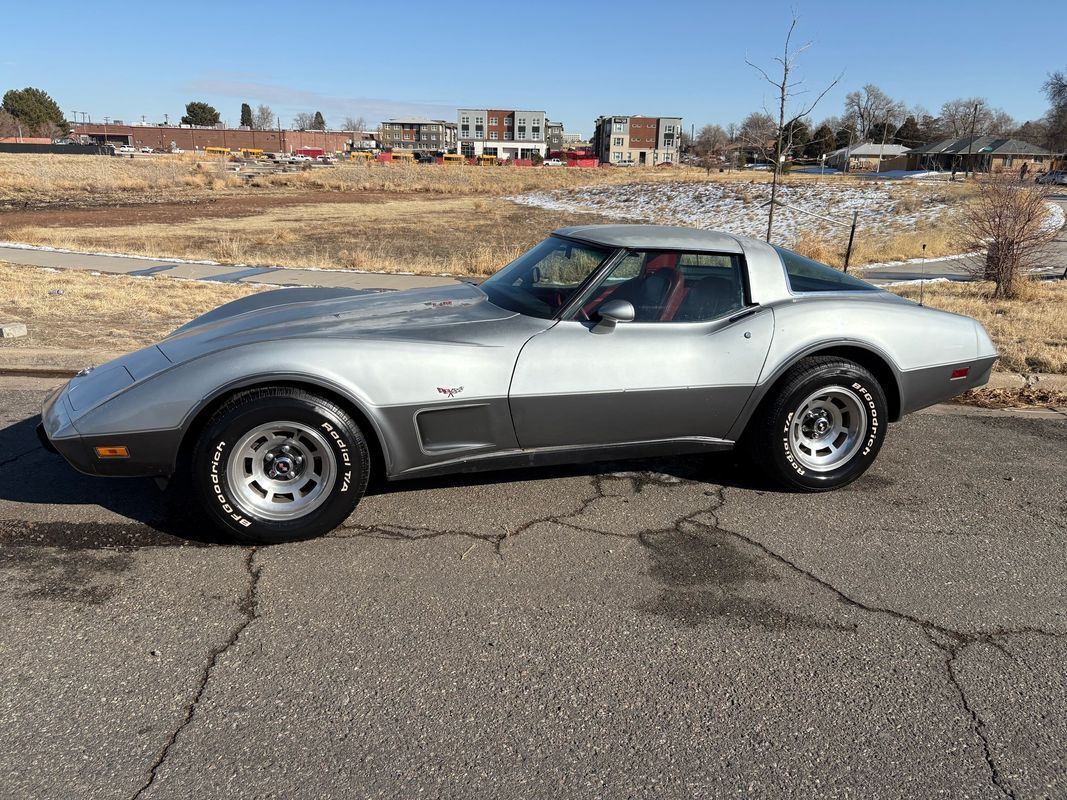 Chevrolet-Corvette-1978-17