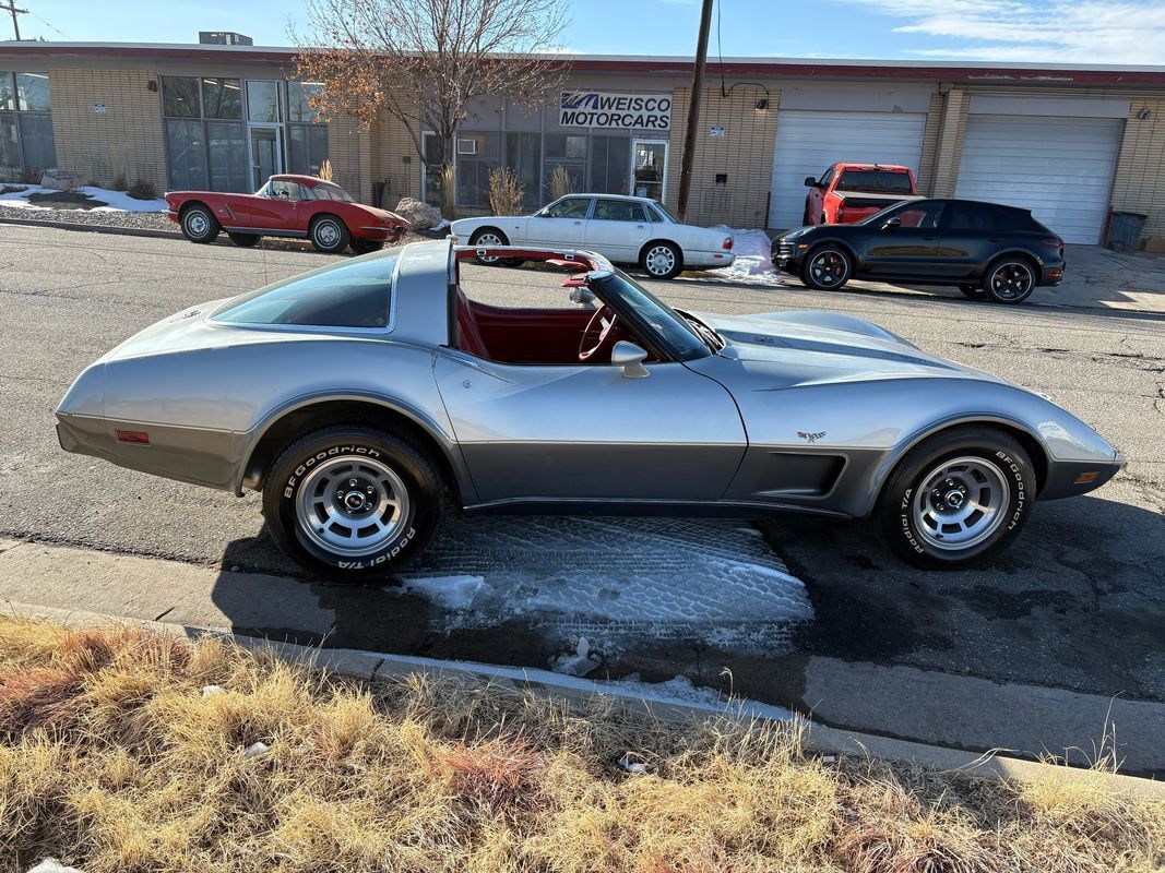Chevrolet-Corvette-1978-2