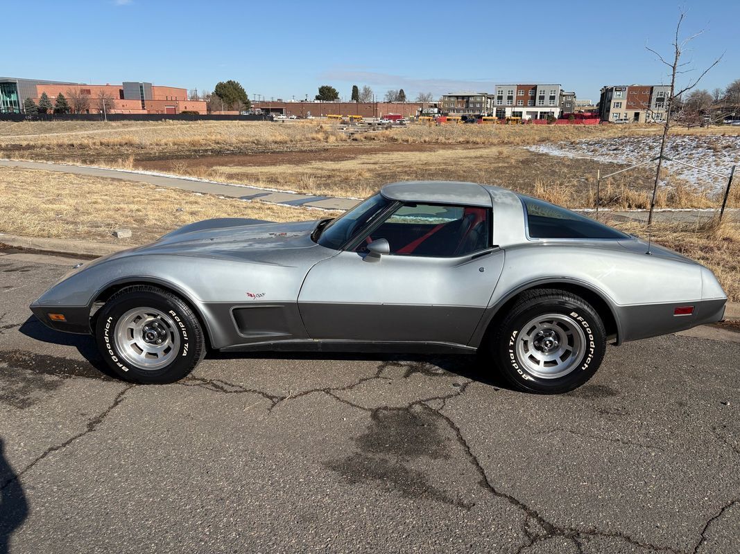 Chevrolet-Corvette-1978-21