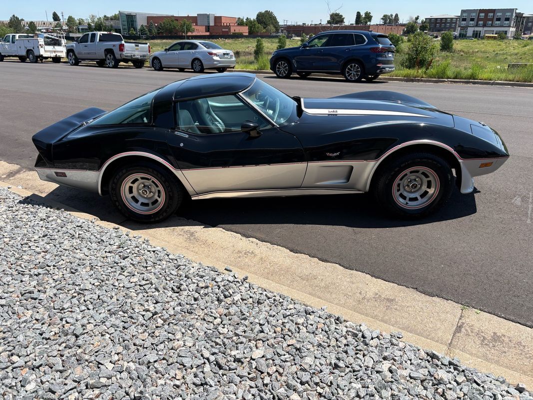 Chevrolet-Corvette-1978-24