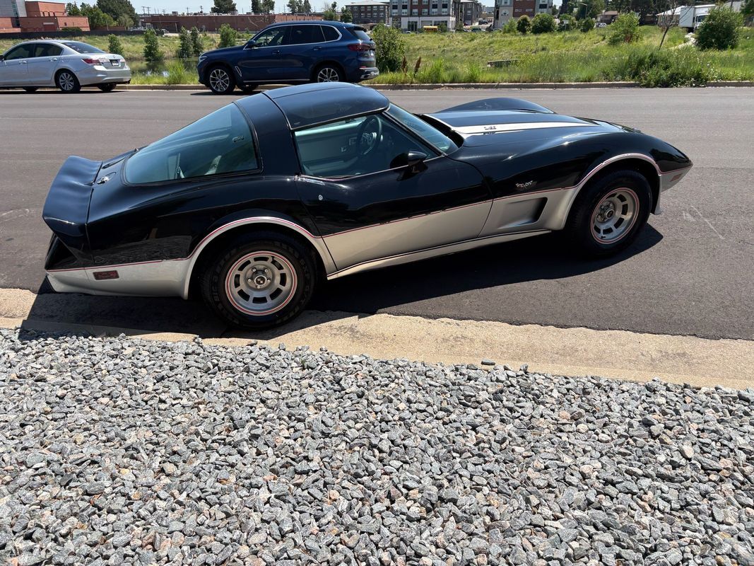 Chevrolet-Corvette-1978-26