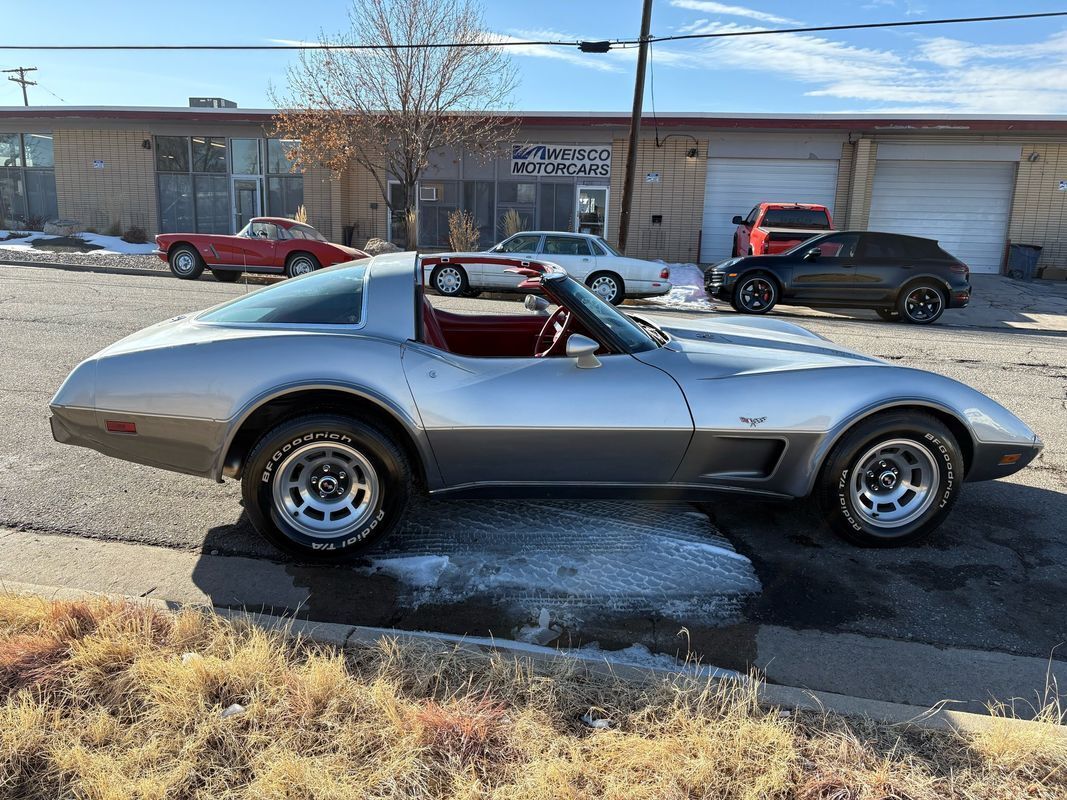 Chevrolet-Corvette-1978-27