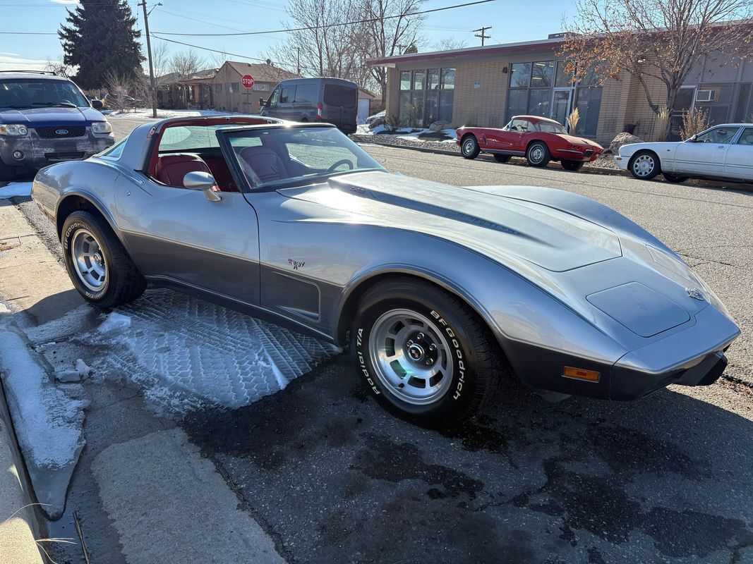 Chevrolet-Corvette-1978-28