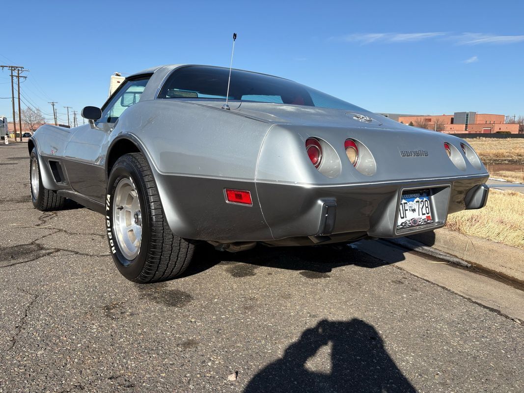 Chevrolet-Corvette-1978-3