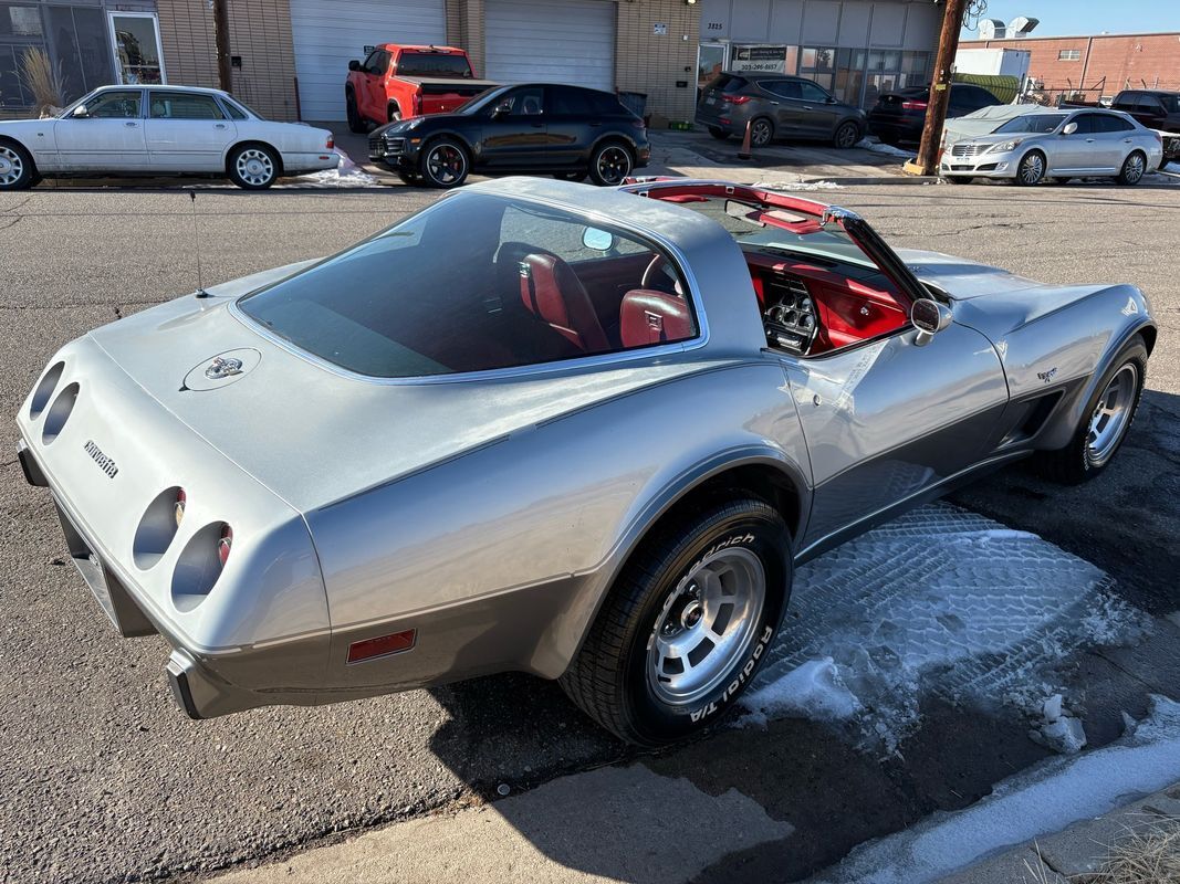 Chevrolet-Corvette-1978-35