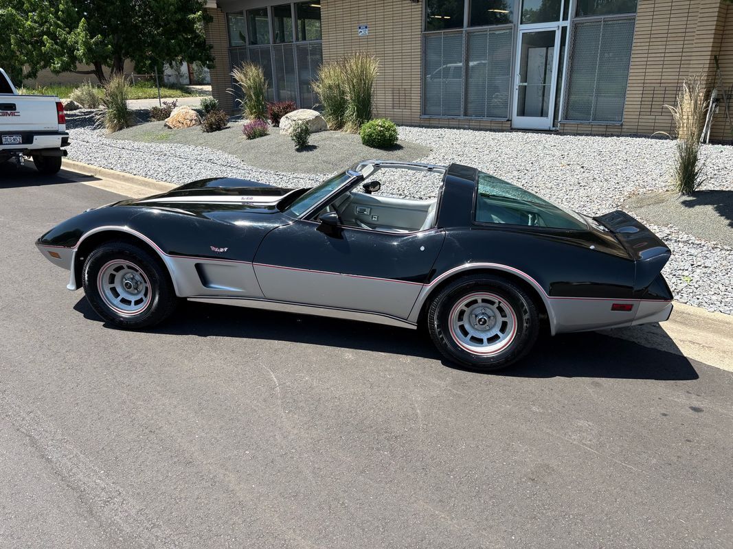 Chevrolet-Corvette-1978-37
