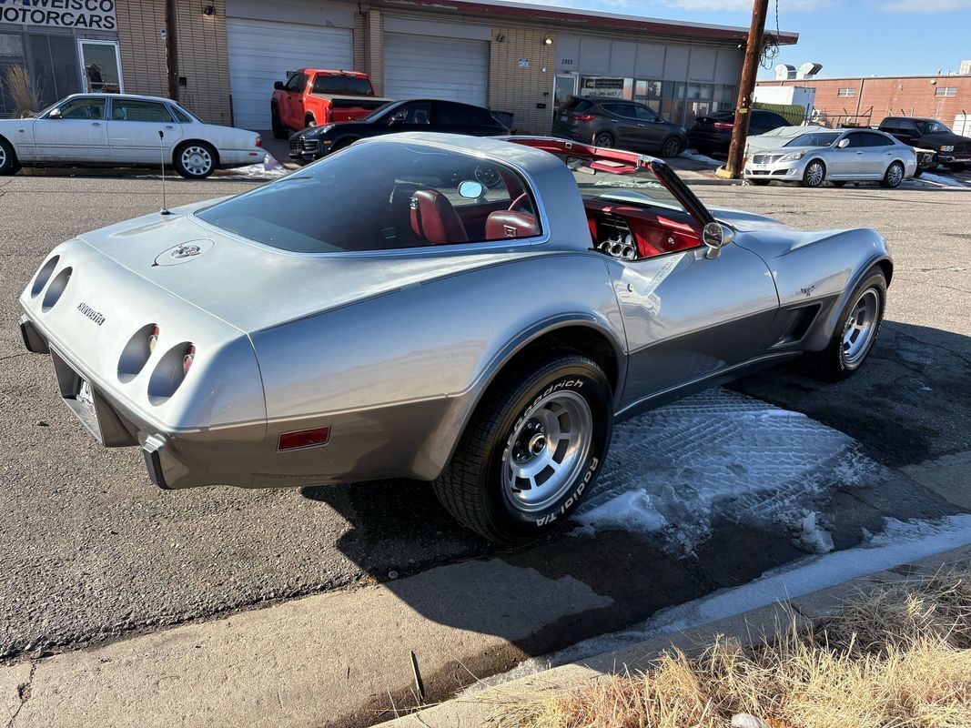 Chevrolet-Corvette-1978-4