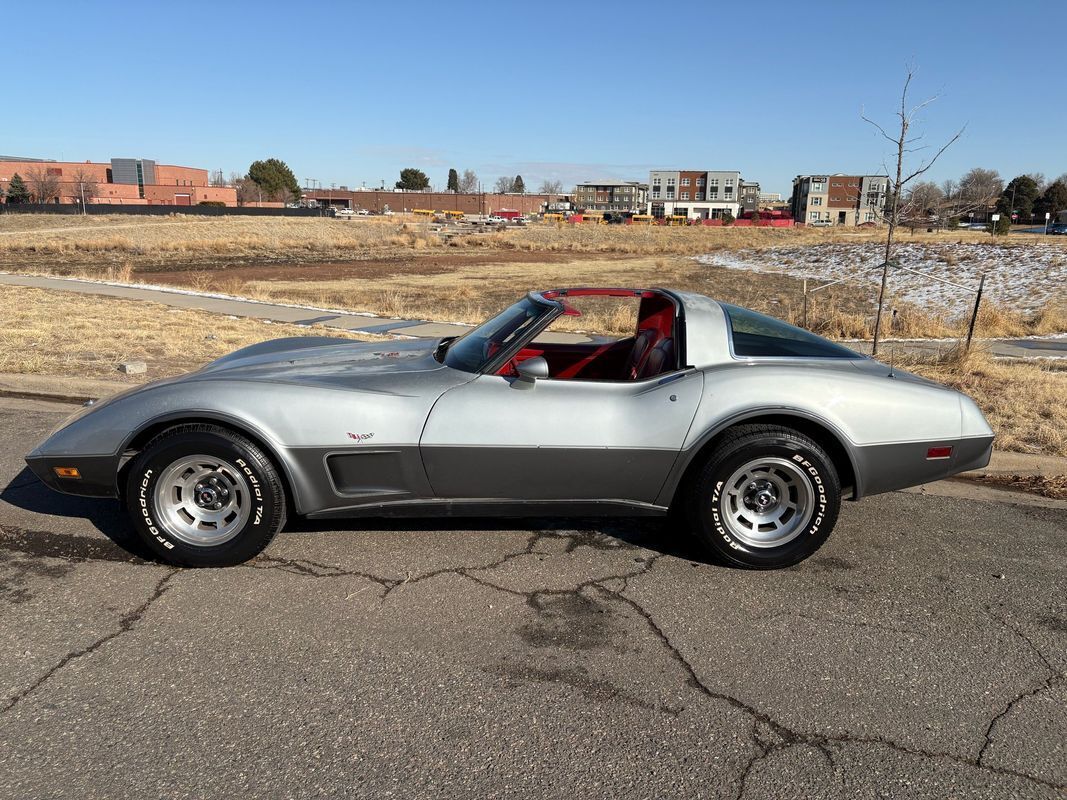 Chevrolet-Corvette-1978-9