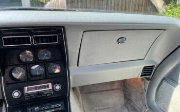 Chevrolet-Corvette-1978-Coupe-11