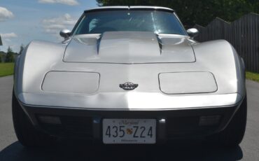 Chevrolet-Corvette-1978-Coupe-2