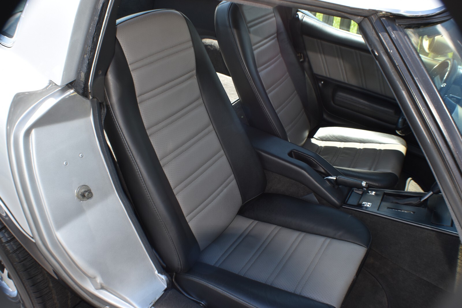 Chevrolet-Corvette-1978-Coupe-23