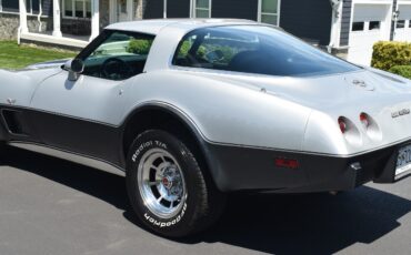 Chevrolet-Corvette-1978-Coupe-5