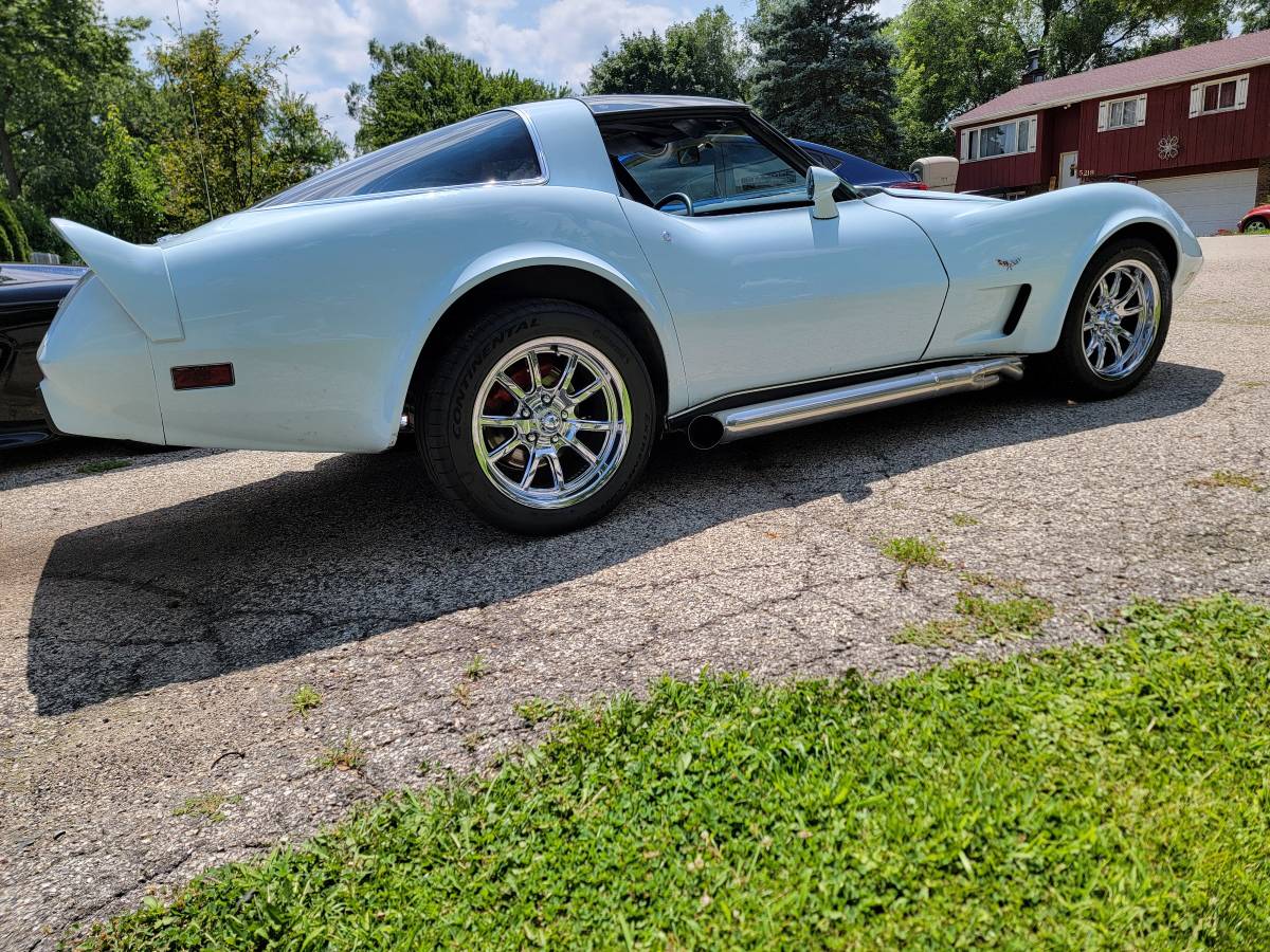 Chevrolet-Corvette-1978-blue-4