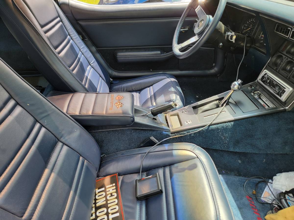 Chevrolet-Corvette-1978-blue-6
