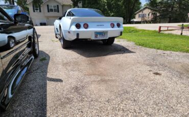 Chevrolet-Corvette-1978-blue-7