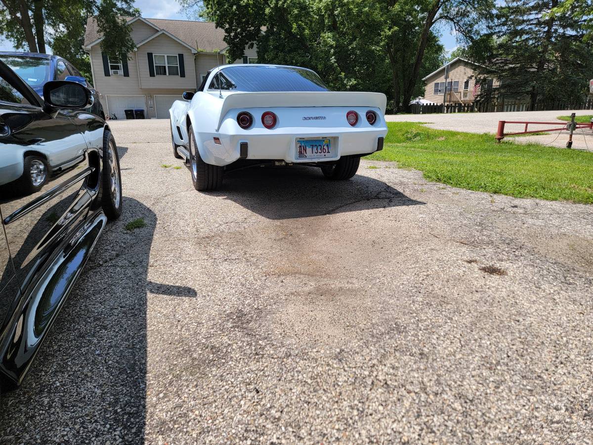 Chevrolet-Corvette-1978-blue-7