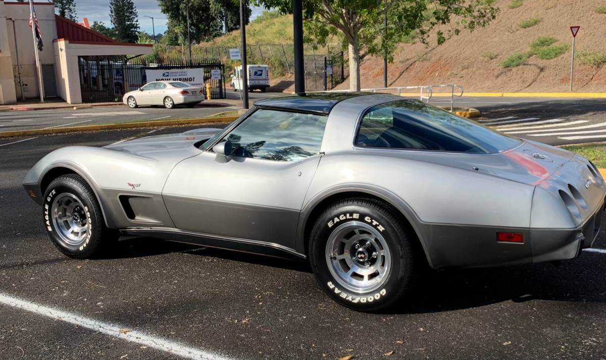 Chevrolet-Corvette-1978-custom-1