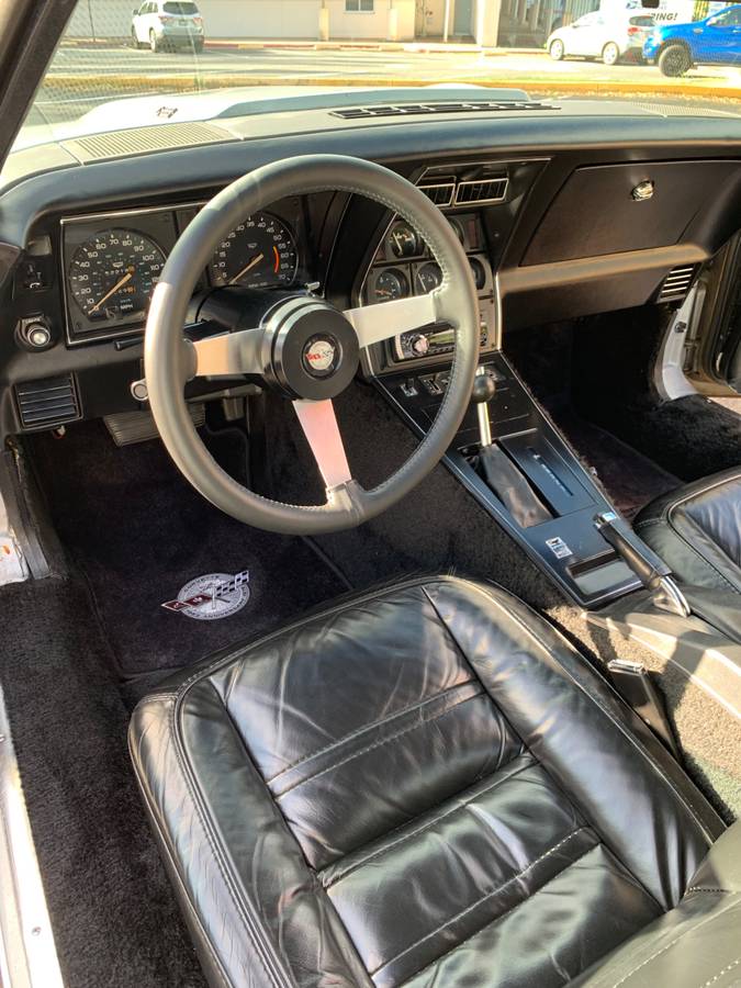 Chevrolet-Corvette-1978-custom-2