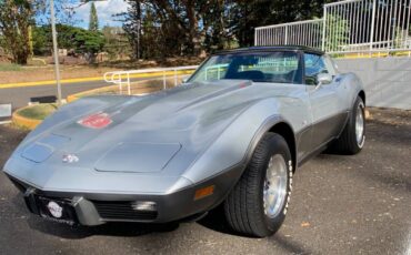 Chevrolet-Corvette-1978-custom-4