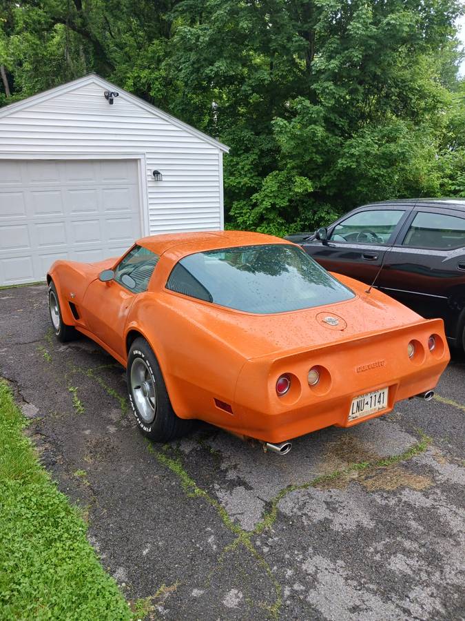 Chevrolet-Corvette-1978-orange-1