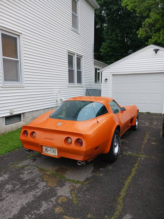 Chevrolet-Corvette-1978-orange-2