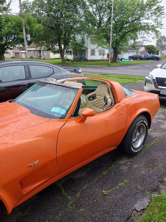 Chevrolet-Corvette-1978-orange-5