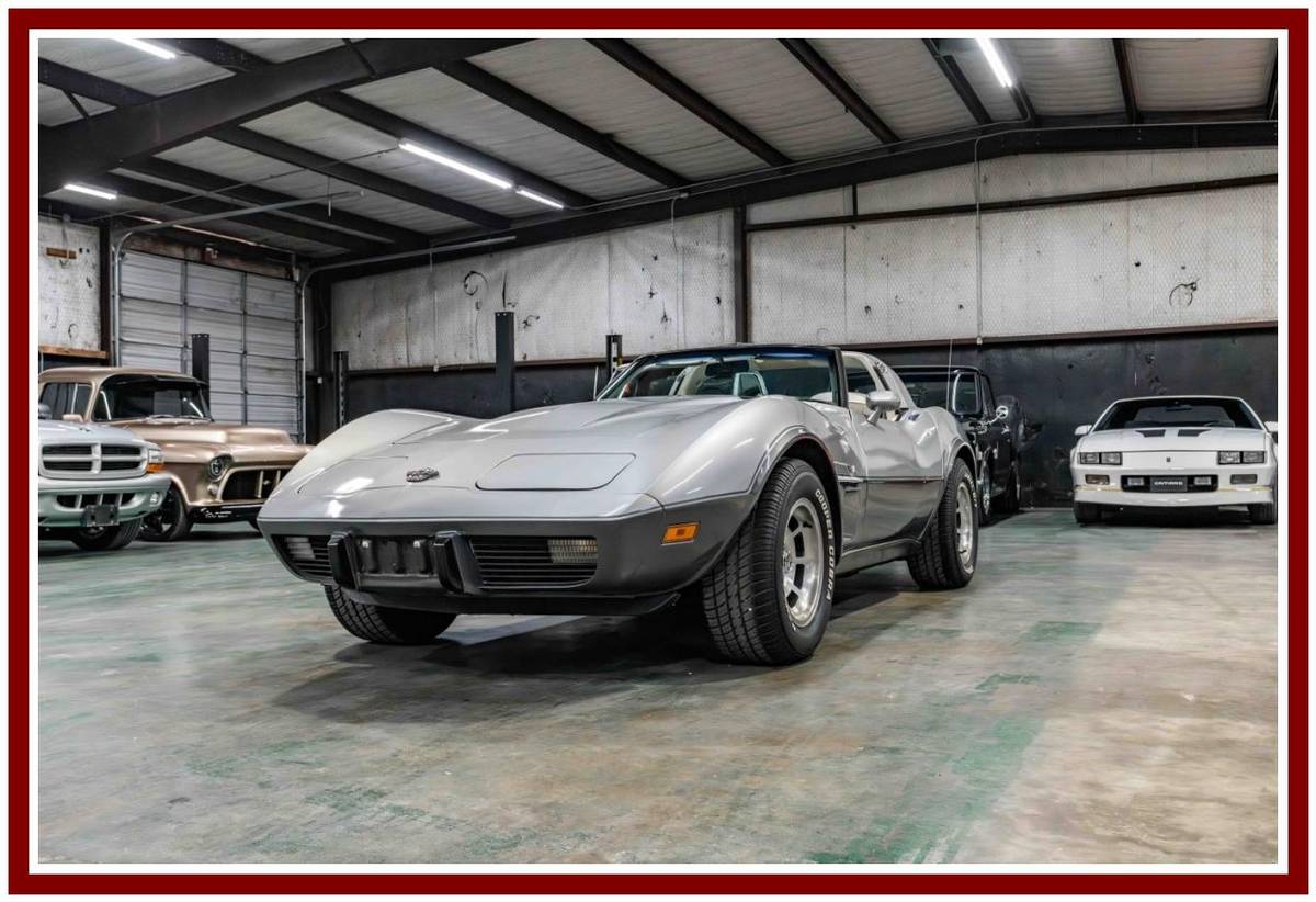Chevrolet-Corvette-1978-silver