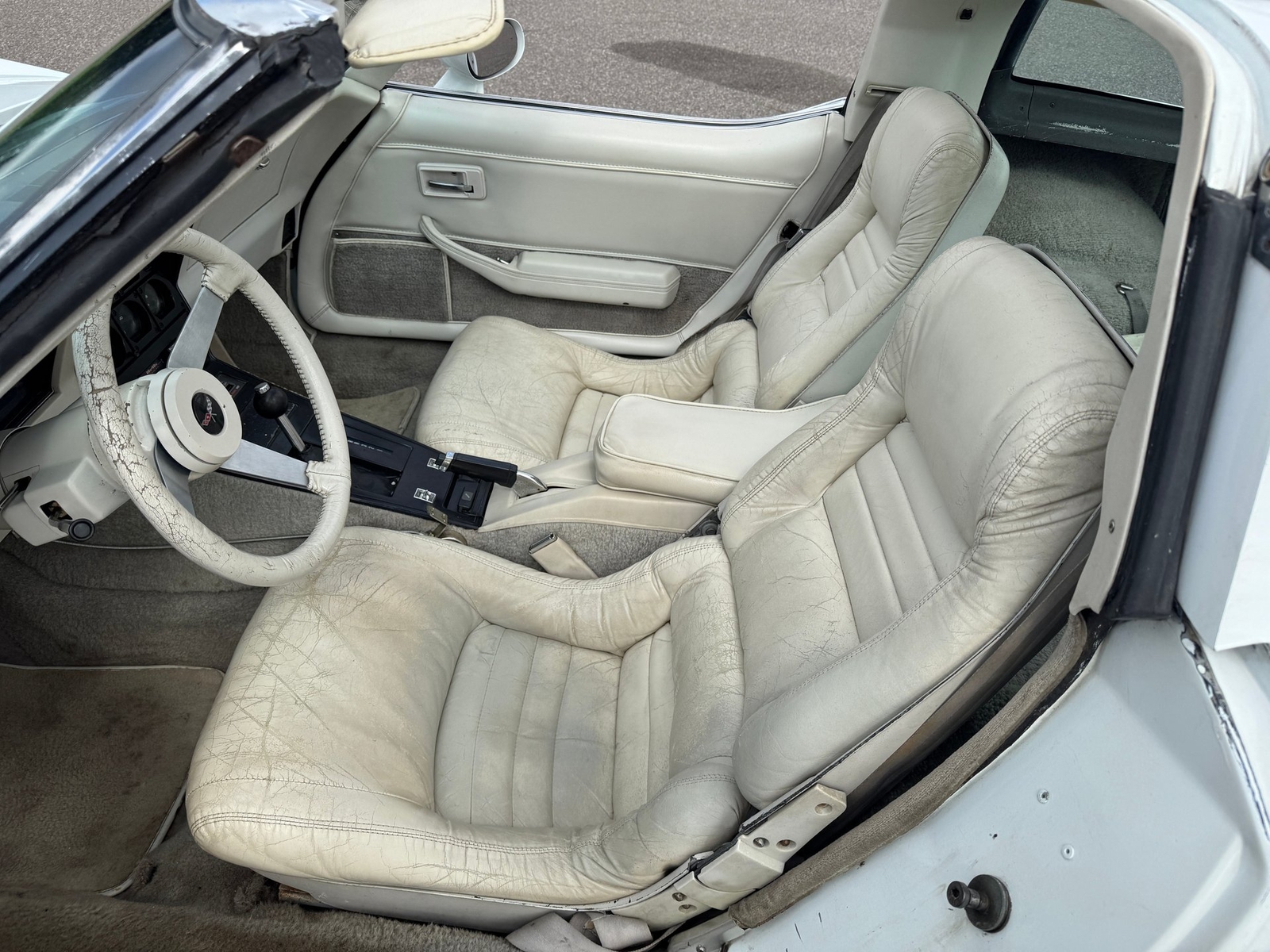 Chevrolet-Corvette-1979-15