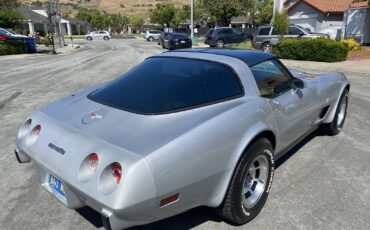 Chevrolet-Corvette-1979-3