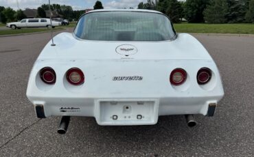 Chevrolet-Corvette-1979-4